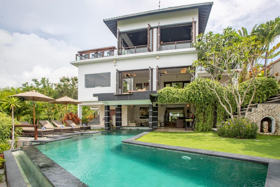 Property building, Garden view, Swimming pool