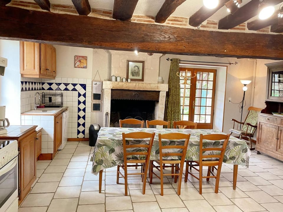 Gîte de charme avec jardin clos et animaux acceptés - FR-1-491-440 House in Centre-Val de Loire