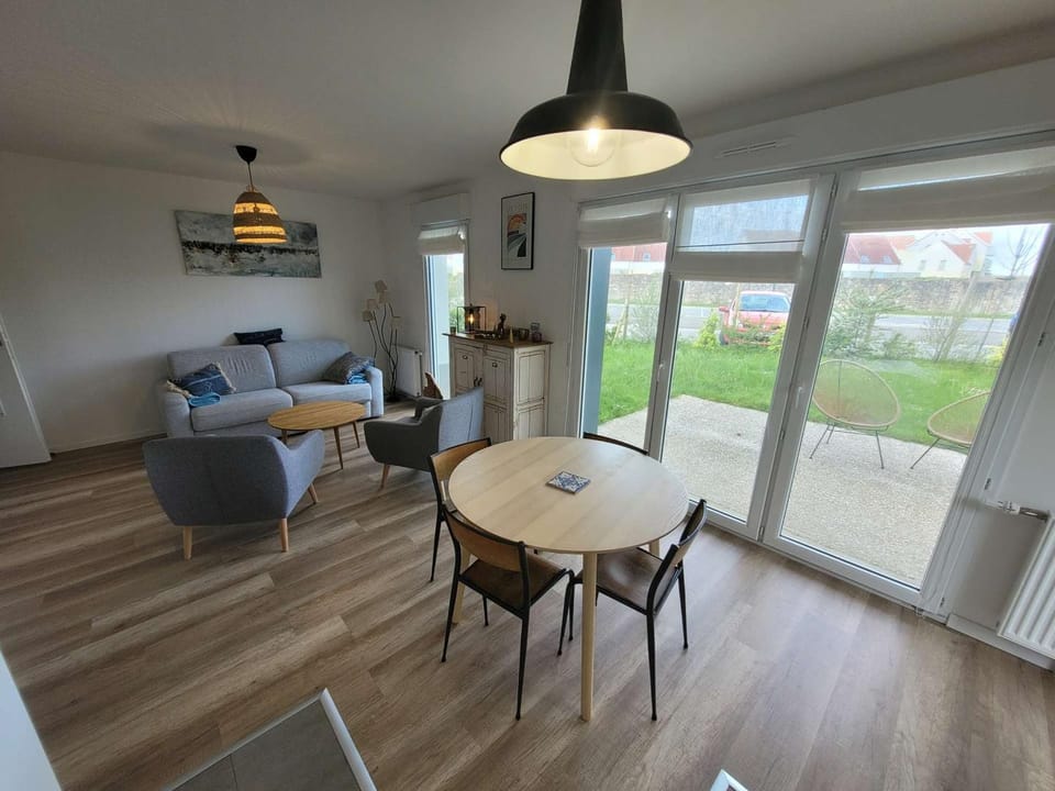 Bel appartement moderne avec jardin et parking privatif - FR-1-675-38 Apartment in Wimereux