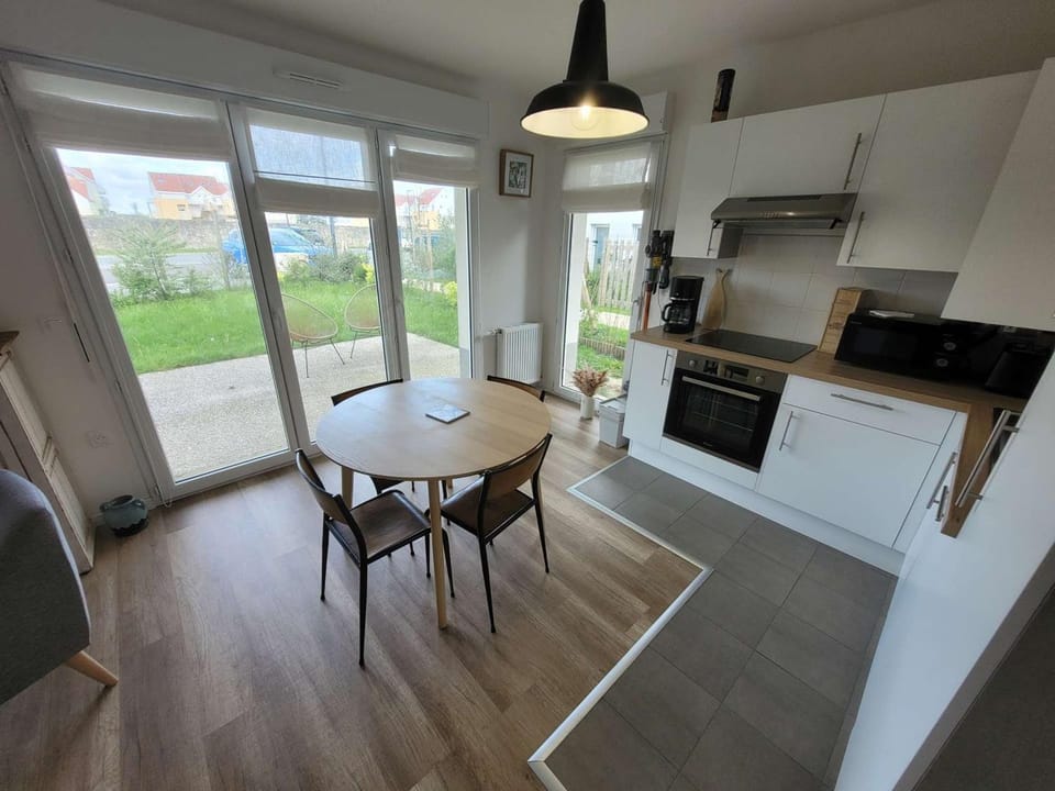 Bel appartement moderne avec jardin et parking privatif - FR-1-675-38 Apartment in Wimereux