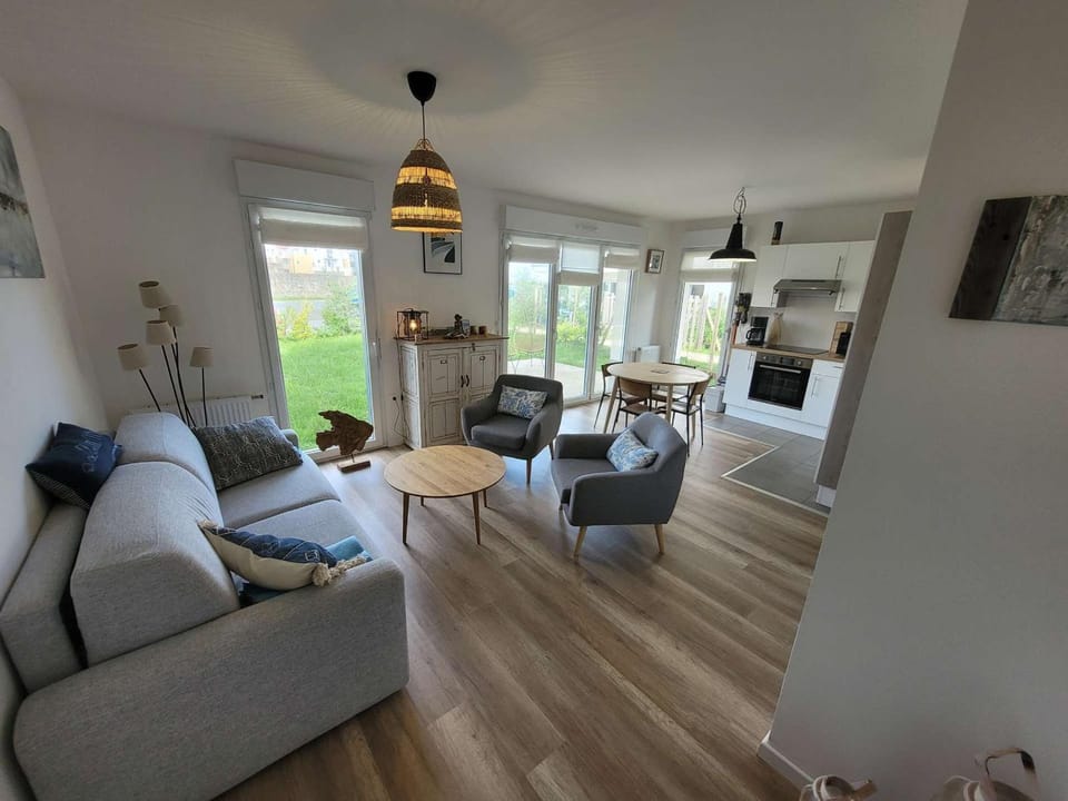 Bel appartement moderne avec jardin et parking privatif - FR-1-675-38 Apartment in Wimereux