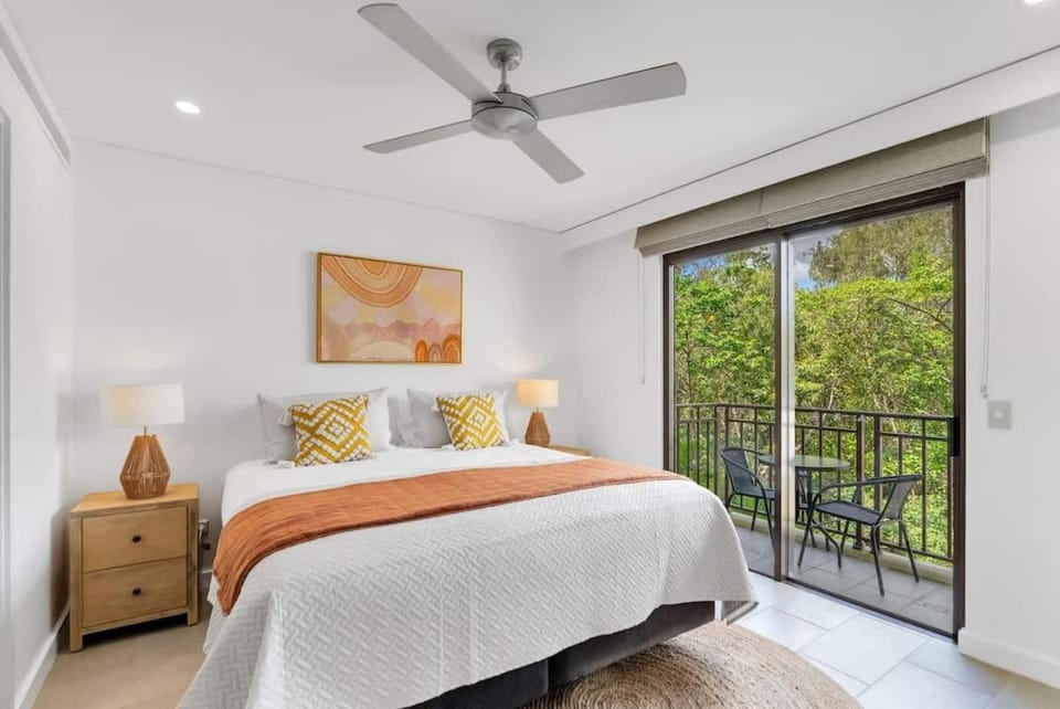 'Tropical Escape' Coastal Daydreams with Rooftop Spa Apartment in Palm Cove