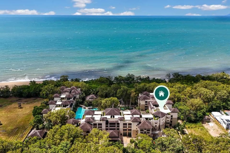 'Tropical Escape' Coastal Daydreams with Rooftop Spa Apartment in Palm Cove