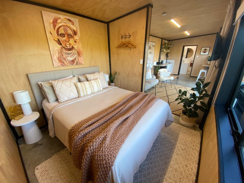 Bed, TV and multimedia, Living room, Bedroom