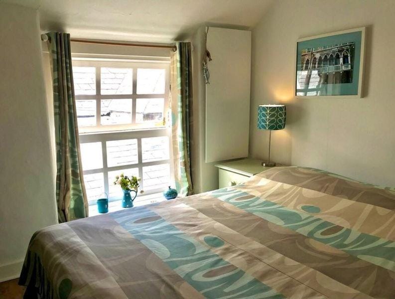 2-Bedroom cottage in Barmouth old town with sea views House in Barmouth