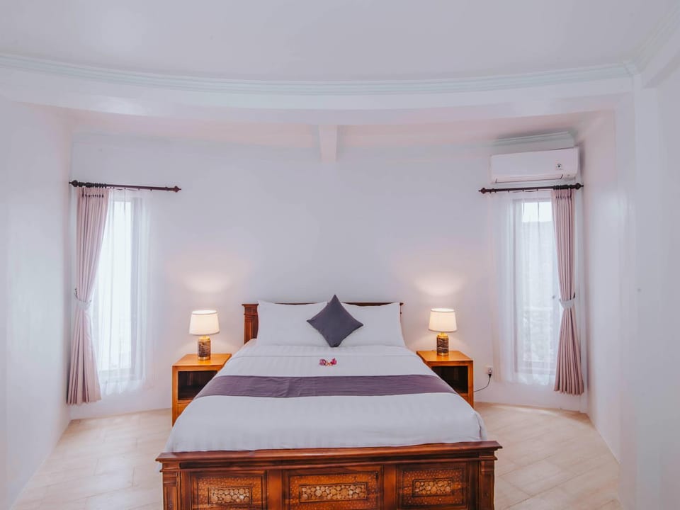 Bed, Bedroom, air conditioner