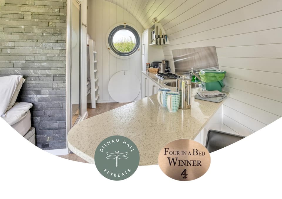 Coffee/tea facilities, Kitchen or kitchenette, Dining area