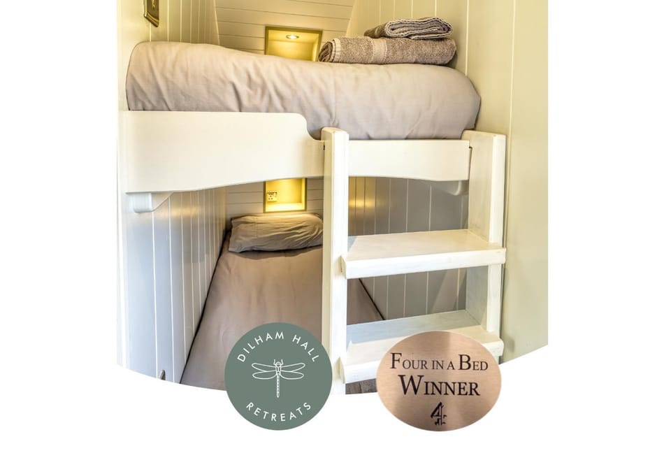 bunk bed, towels