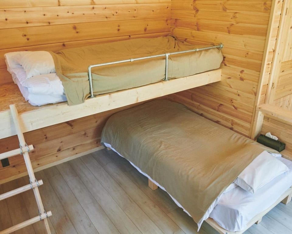 Bedroom, bunk bed