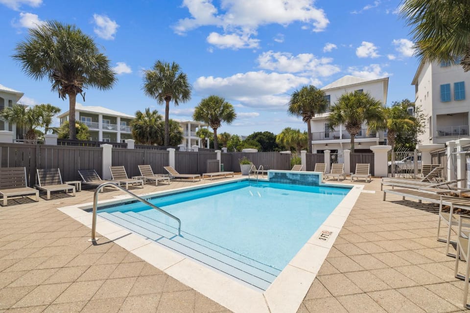 Neighbourhood, Swimming pool