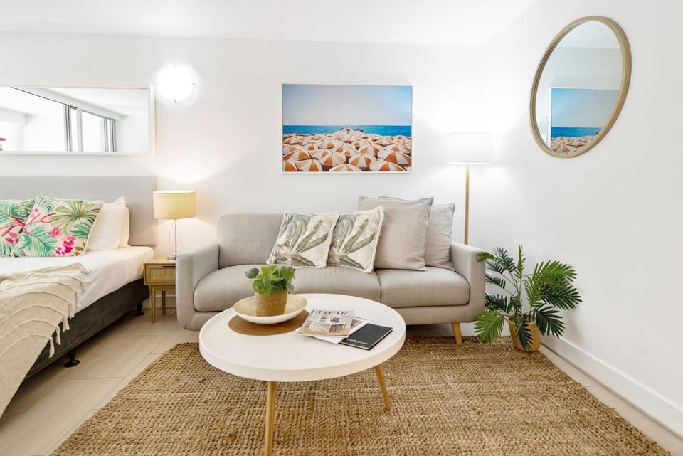 Bed, Seating area, Bedroom