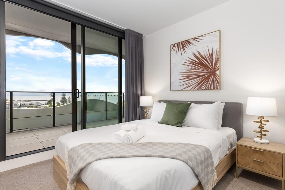 Sea View 2BR w Best Rooftop Pool in Melb! Apartment in Hampton