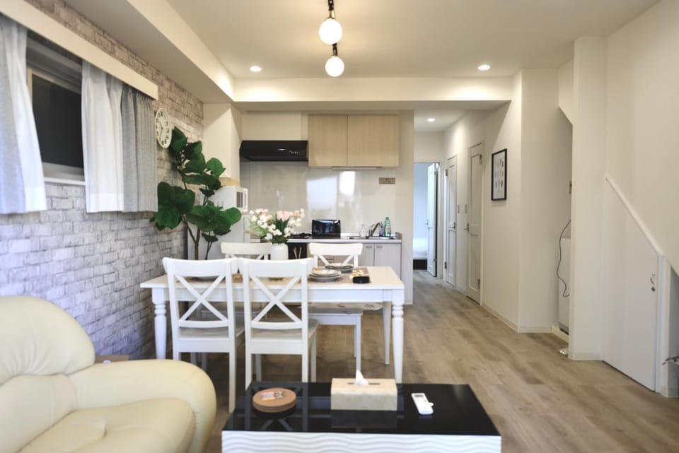 Dining area, kitchen