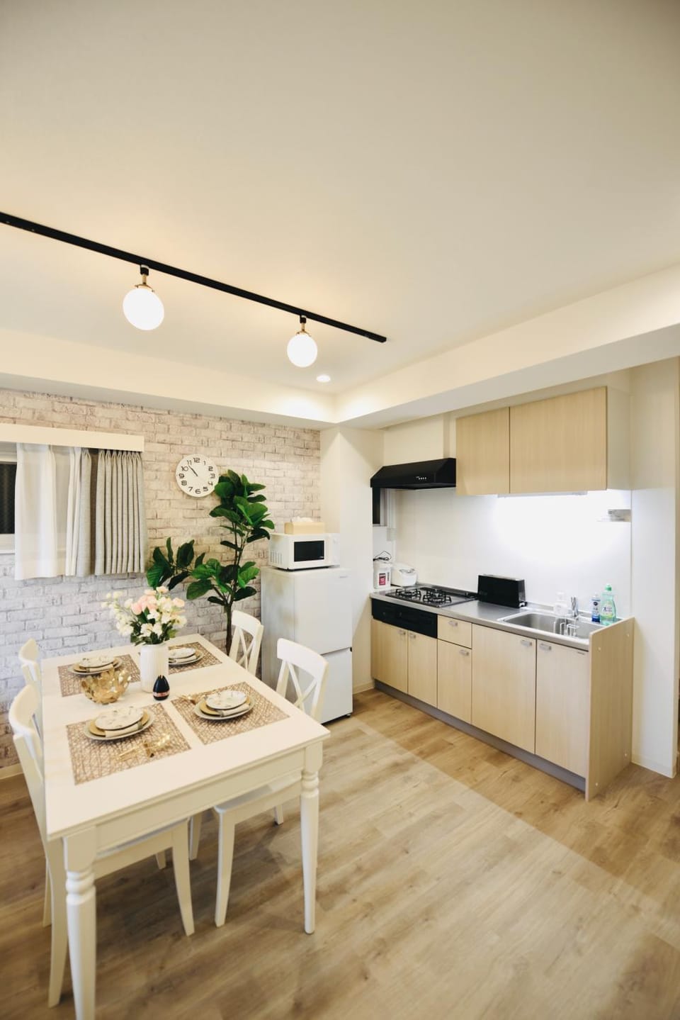 Dining area, kitchen