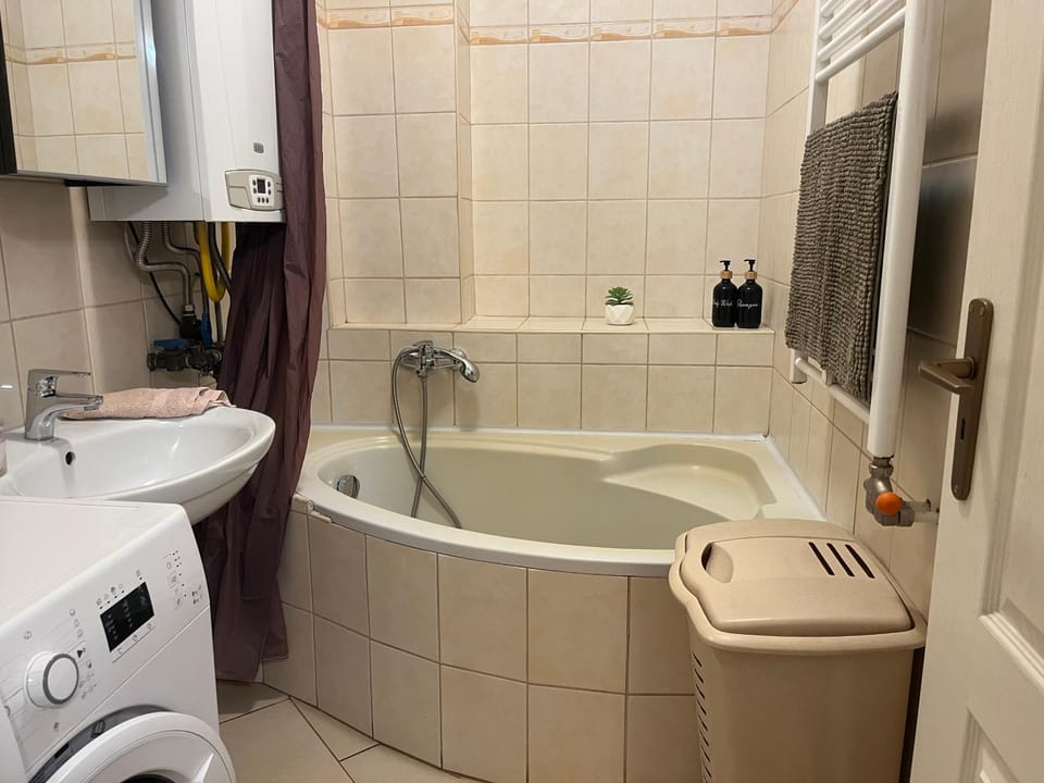 Bathroom, Bath, washing machine