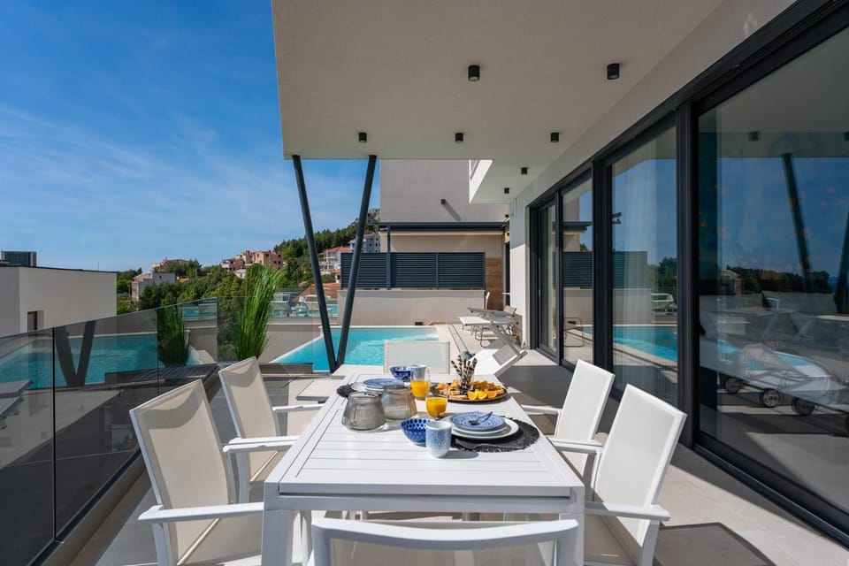 Property building, Balcony/Terrace