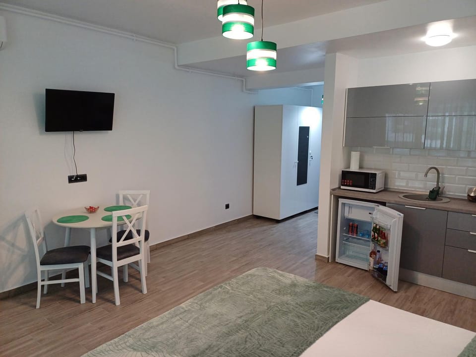 TV and multimedia, Kitchen or kitchenette, Dining area, minibar, oven