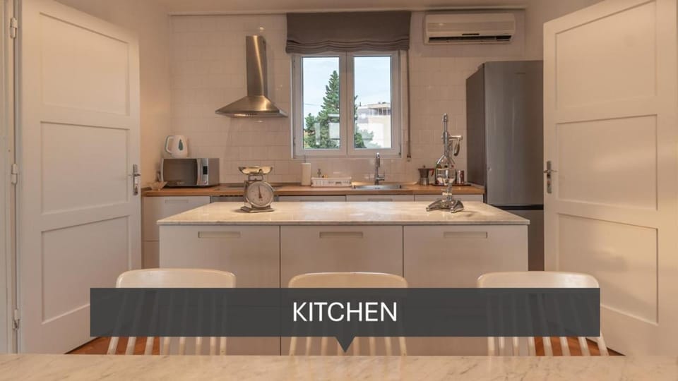 BREGOS SUPERIOR APARTMENT - unique design 3-BR - unbelievable panoramic view of Split - walking distance from UNESCO palace and Bacvice beach - free parking - BURALUX properties Apartment in Split