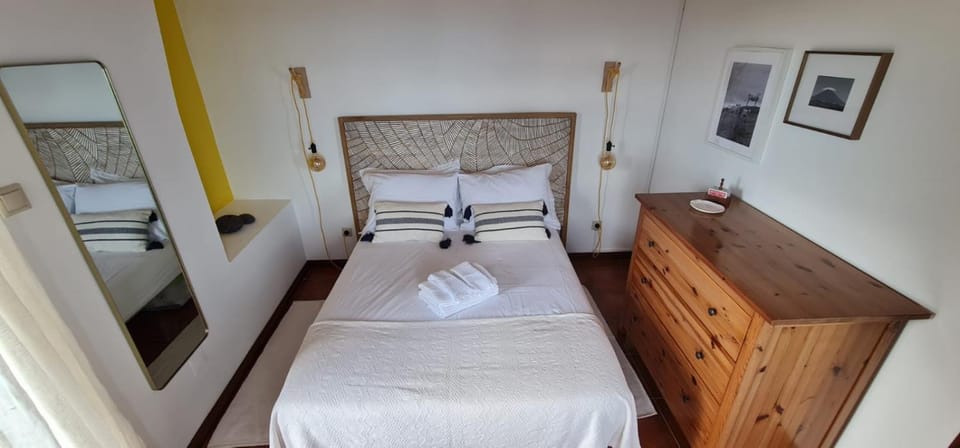 Bedroom, towels