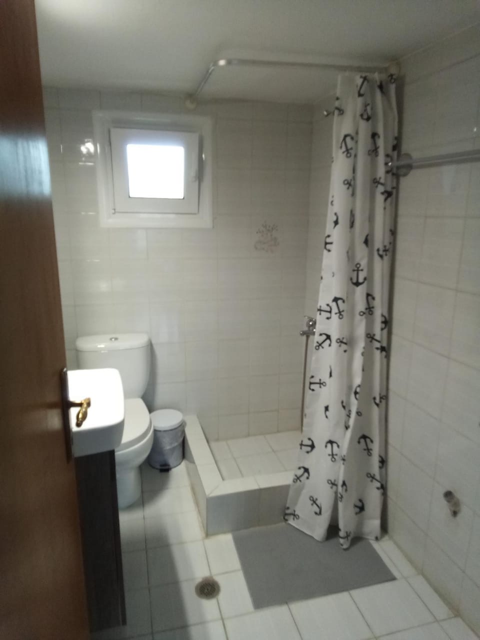 Shower, Toilet, Bathroom, towels
