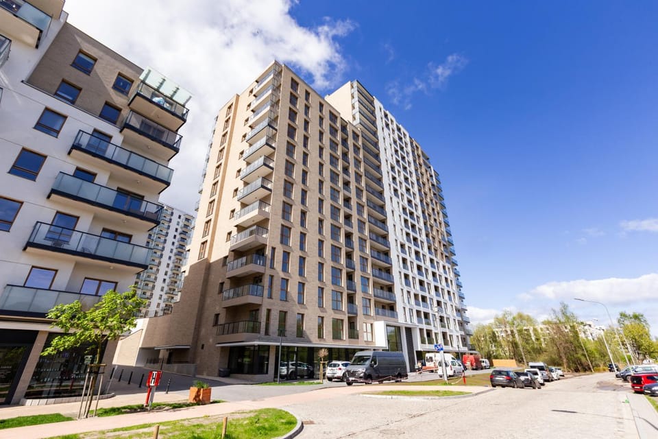Property building, Neighbourhood, Location