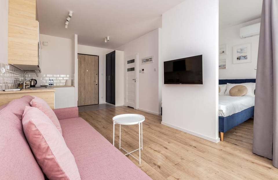 Bed, TV and multimedia, Kitchen or kitchenette, Living room, Photo of the whole room, Seating area, Bedroom, minibar, wardrobe