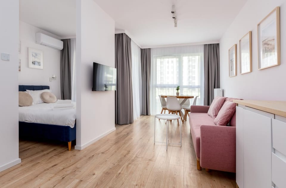 Communal lounge/ TV room, Bed, TV and multimedia, Living room, Photo of the whole room, Seating area, Dining area, Evening entertainment, Bedroom, hair dresser