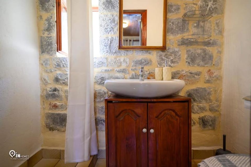 Faskomilo - Unique Beachfront Stone House in Alipa-Mani House in Peloponnese Region