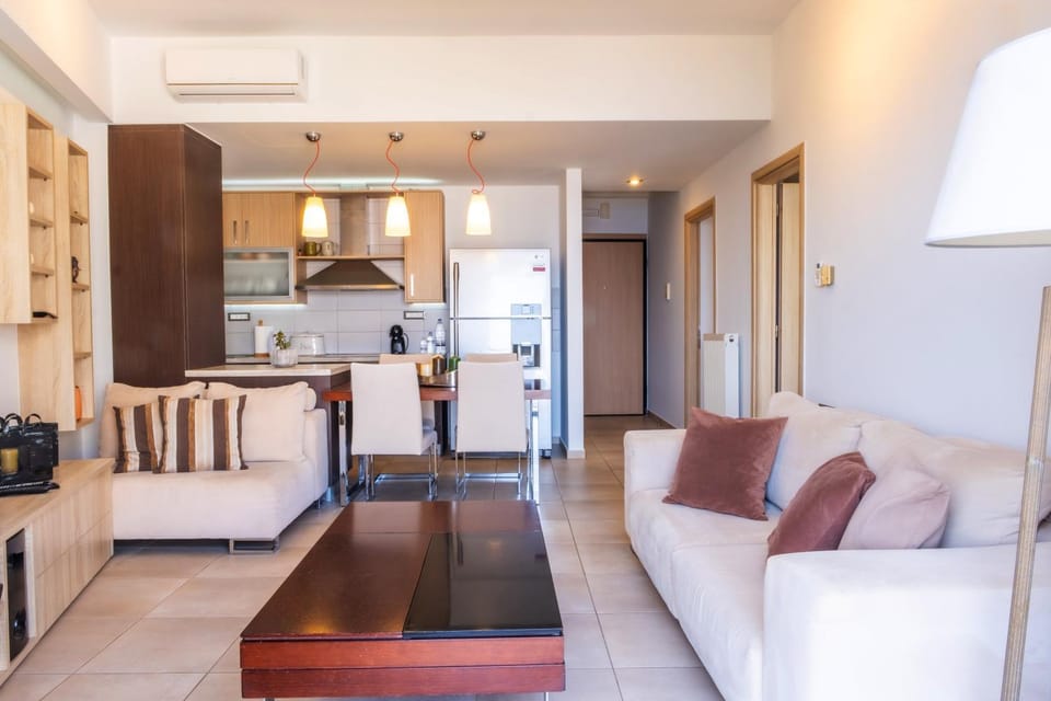 Kitchen or kitchenette, Living room, Seating area, Dining area, air conditioner
