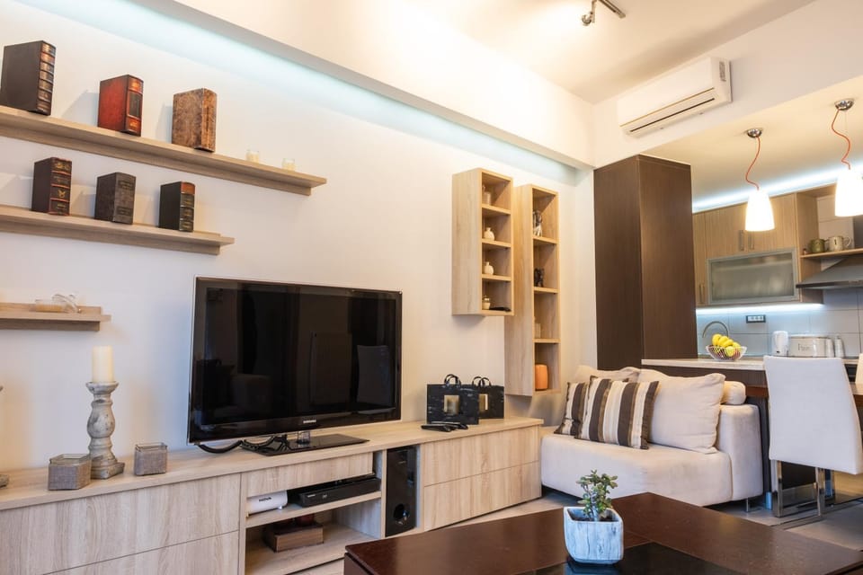 TV and multimedia, Living room, Seating area, air conditioner
