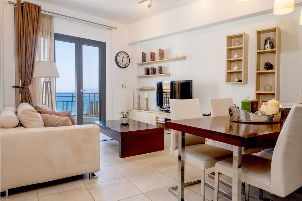 TV and multimedia, Living room, Seating area, Dining area