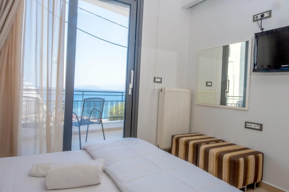 Bed, Balcony/Terrace, Bedroom, Sea view