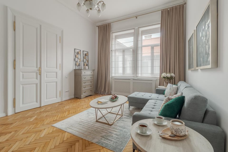 Living room, Photo of the whole room, Seating area