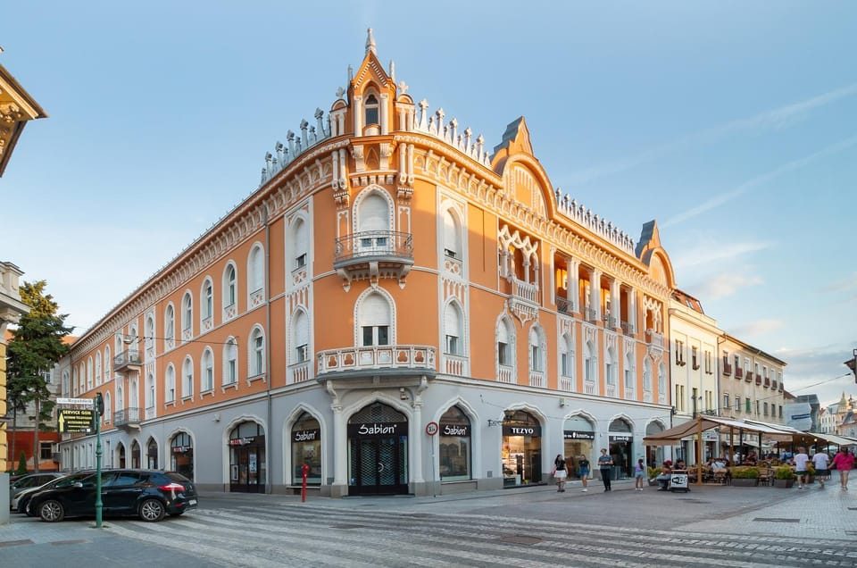 Property building, Day, Neighbourhood, Street view, Location