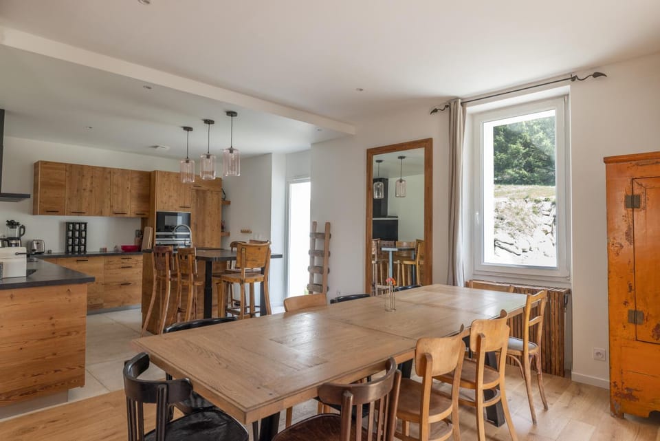 Property building, Kitchen or kitchenette, Living room