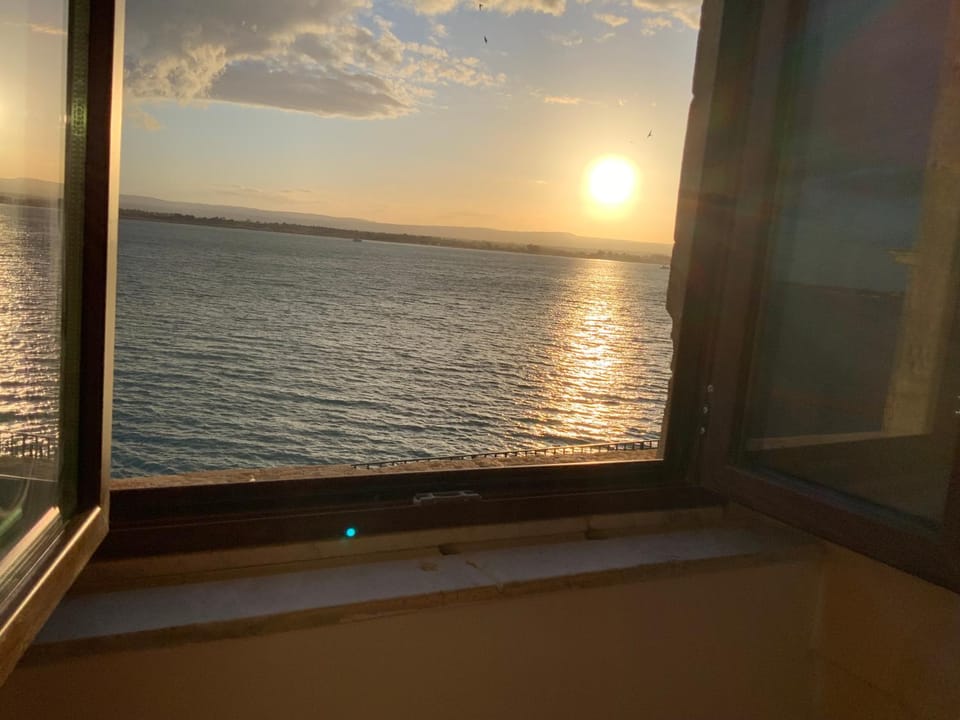 Tramonto vista mare Apartment in Syracuse