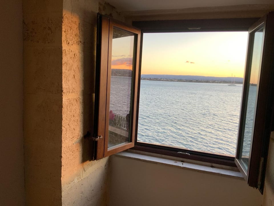 Tramonto vista mare Apartment in Syracuse