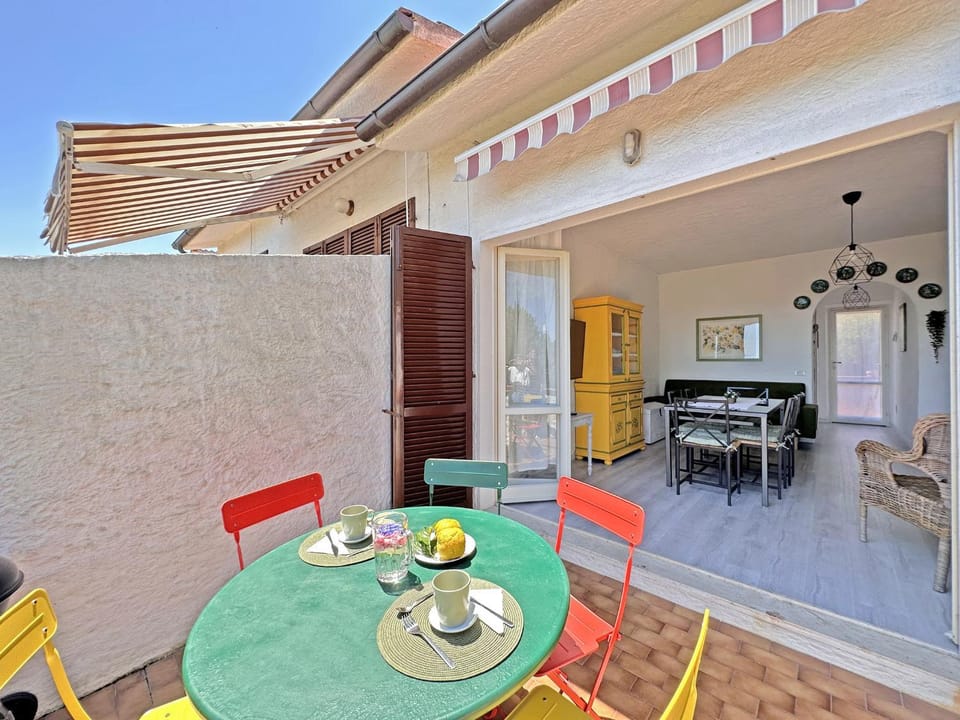 Day, Balcony/Terrace, Living room, Dining area