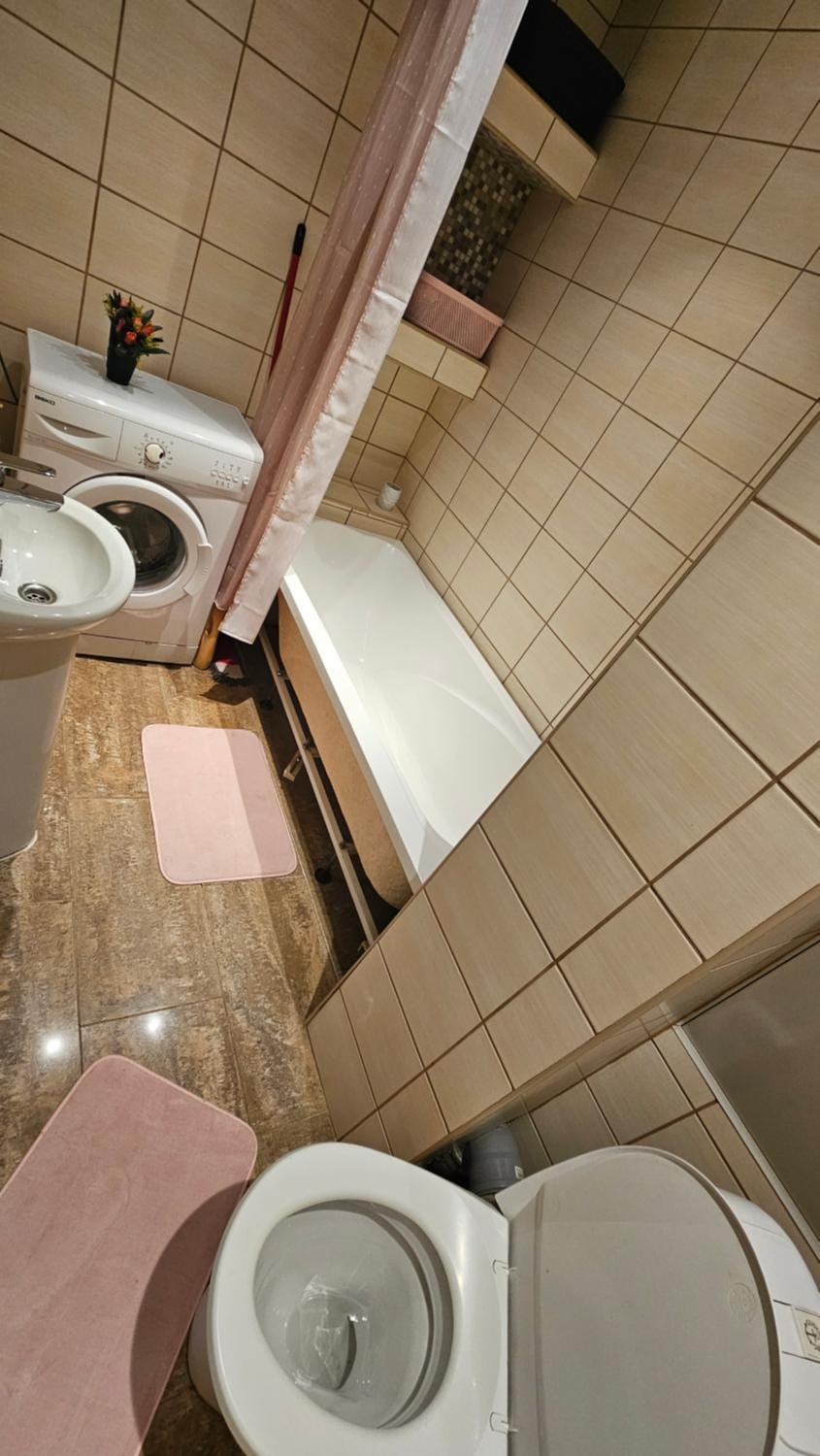 Shower, Toilet, Bathroom, Bath