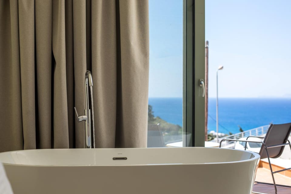 Natural landscape, Hot Tub, Bathroom, Sea view