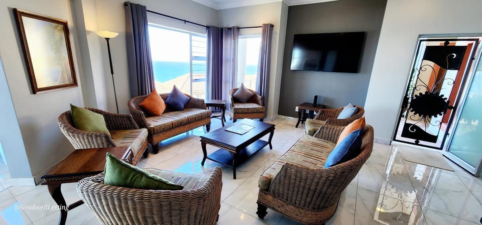 Natural landscape, TV and multimedia, Seating area