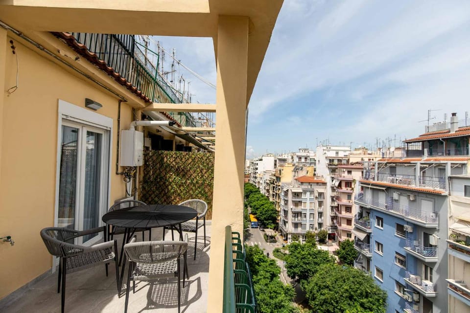 Property building, Day, View (from property/room), Balcony/Terrace, City view