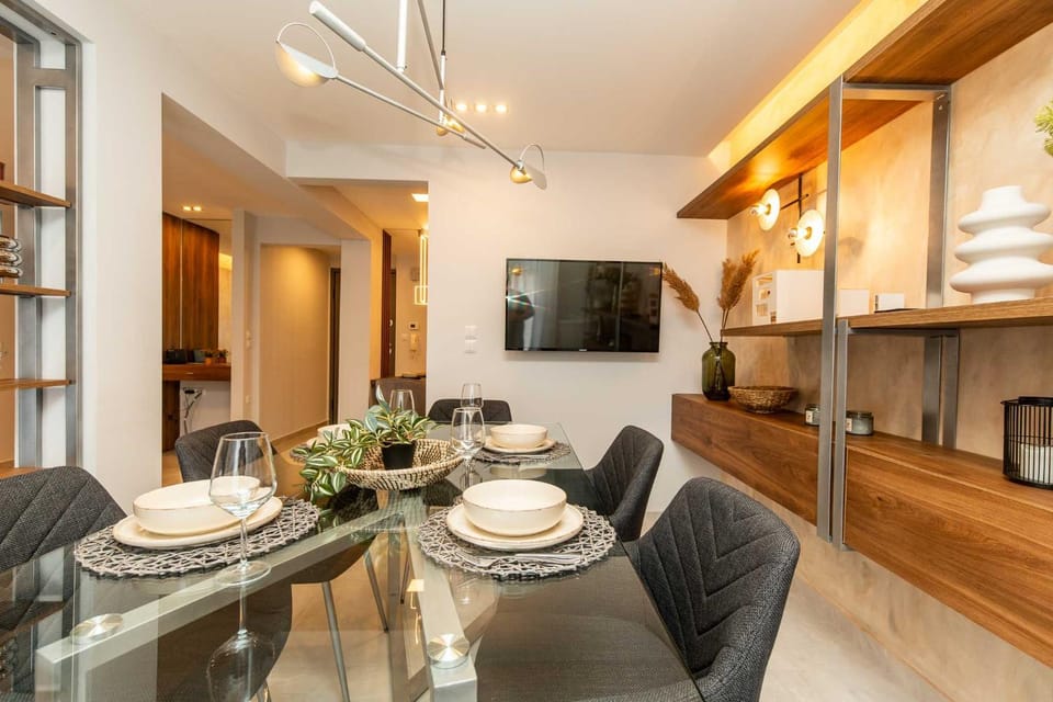 TV and multimedia, Seating area, Dining area