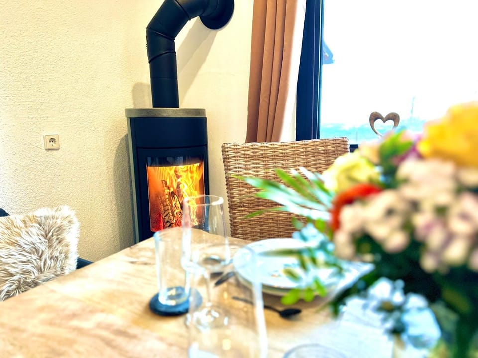 Living room, Seating area, oven