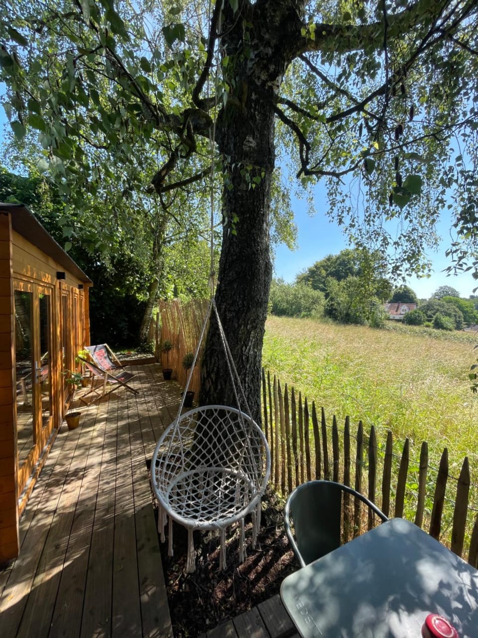 Cabane bien belge avec cinéma et jacuzzi Nature lodge in Wallonia, Belgium