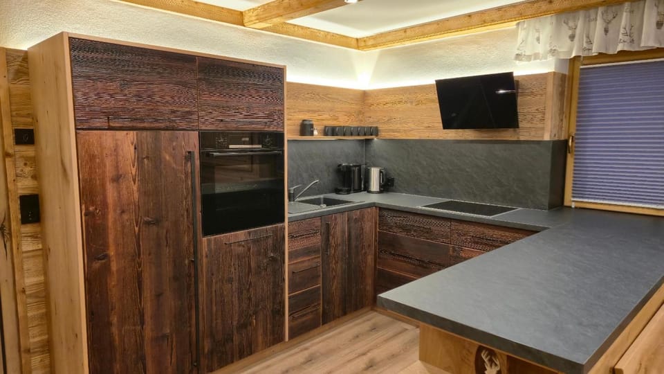 Kitchen or kitchenette, oven