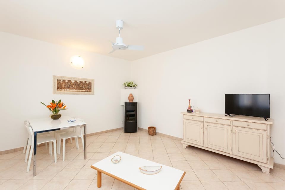 Communal lounge/ TV room, TV and multimedia