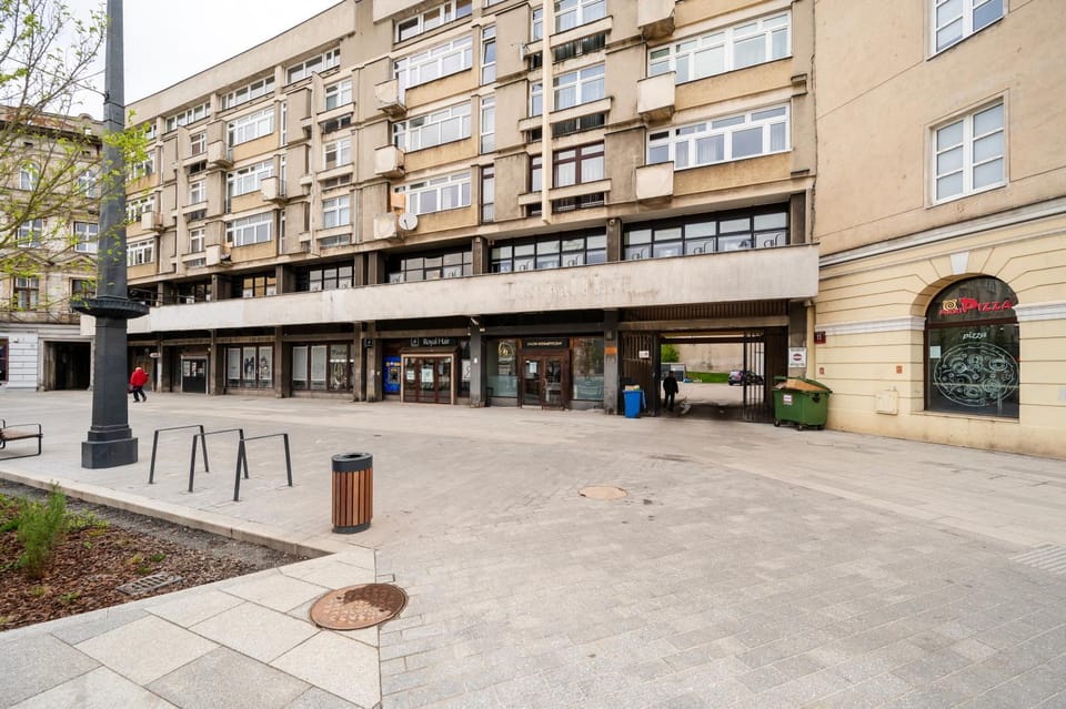 Property building, Location