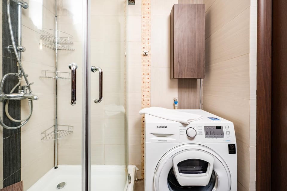 Shower, Bathroom, towels, washing machine