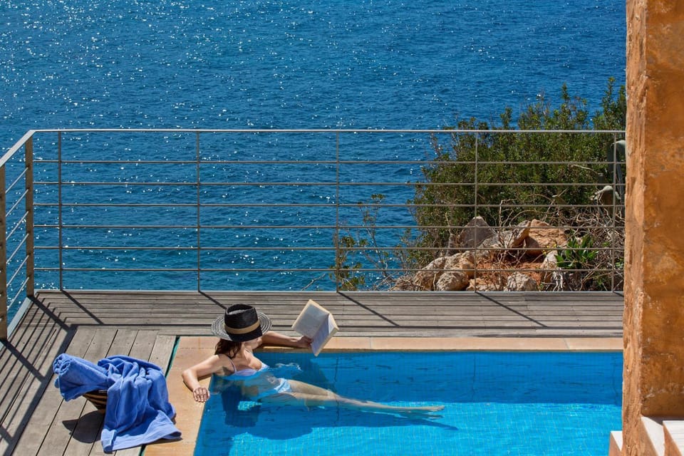 Pool view, Sea view